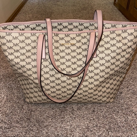 Michael Kors Purse - Picture 2 of 7